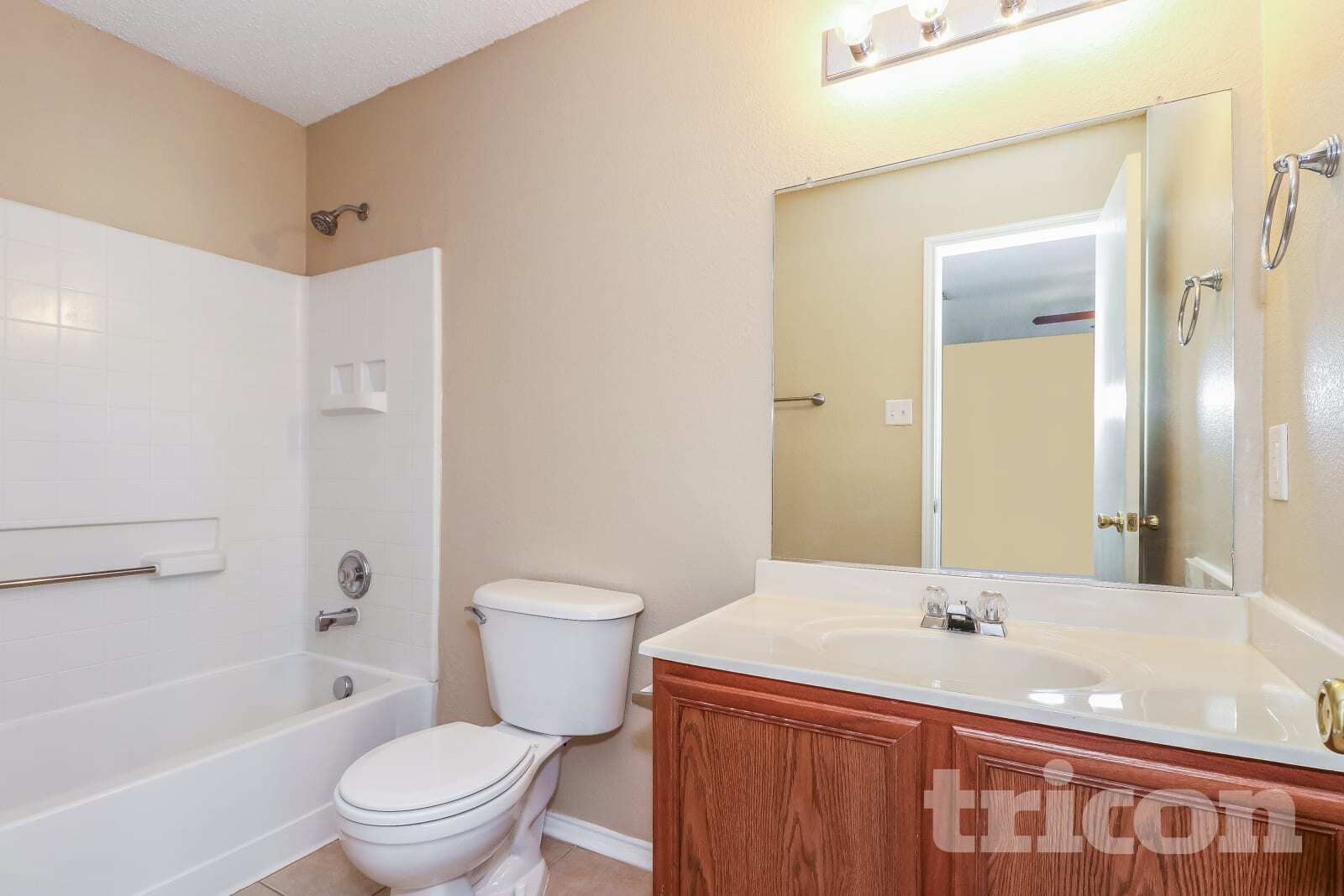 Building Photo - 4865 Waterford Dr