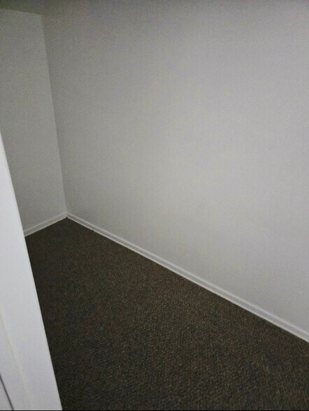 Living room Walk in closet - 1610 Preuss Rd