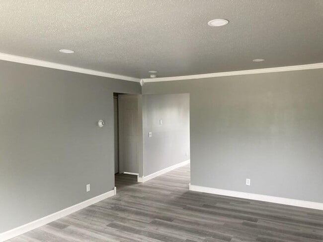 Building Photo - 437 E Marion St