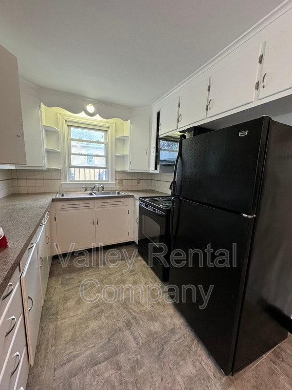 Building Photo - 64 Lyman St