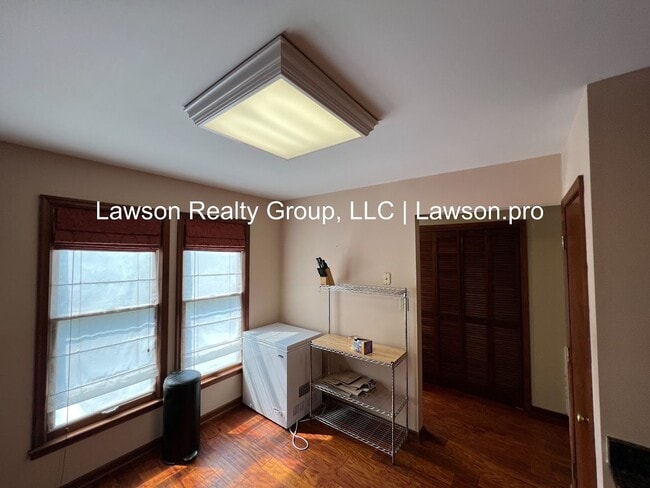 Building Photo - 2217 Jefferson St SW