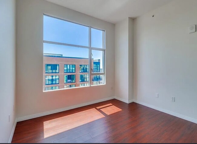 Building Photo - 530 K St