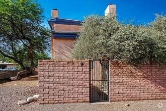 Building Photo - Light-Filled 2-Bed Tucson Rental w/ Vaulte...