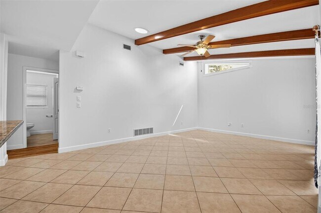 Building Photo - 231 Wellington Dr