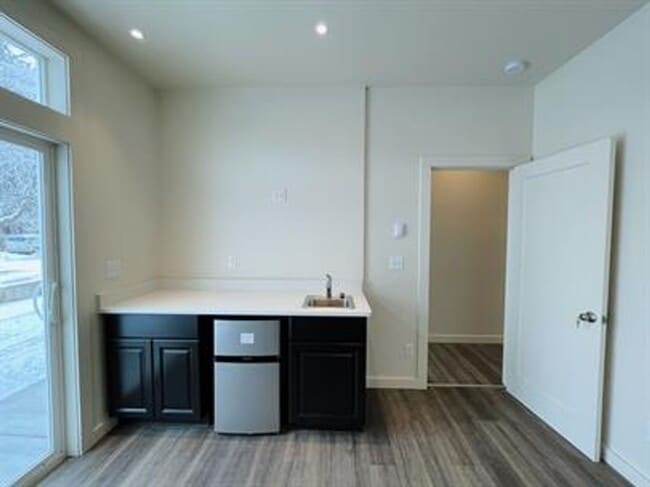 Building Photo - 500 S Almon St