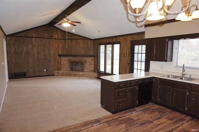 Building Photo - 7231 Elmbrook Dr