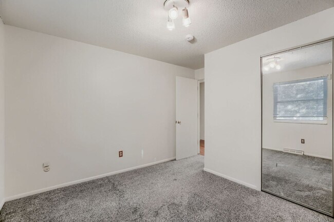 Building Photo - 4298 Sumac Ct