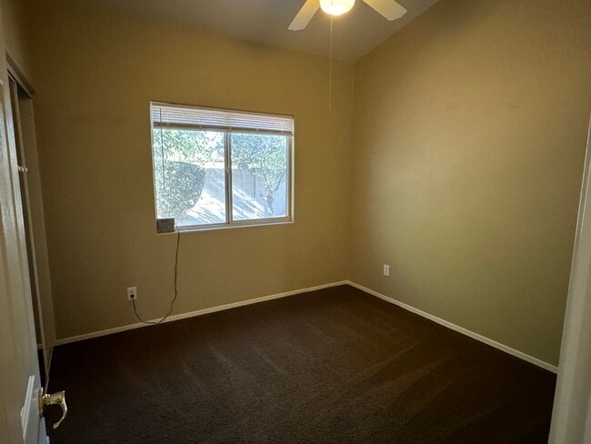 Building Photo - GORGEOUS 3 BEDROOM 2 BATH CUL DE SAC HOME FOR RENT