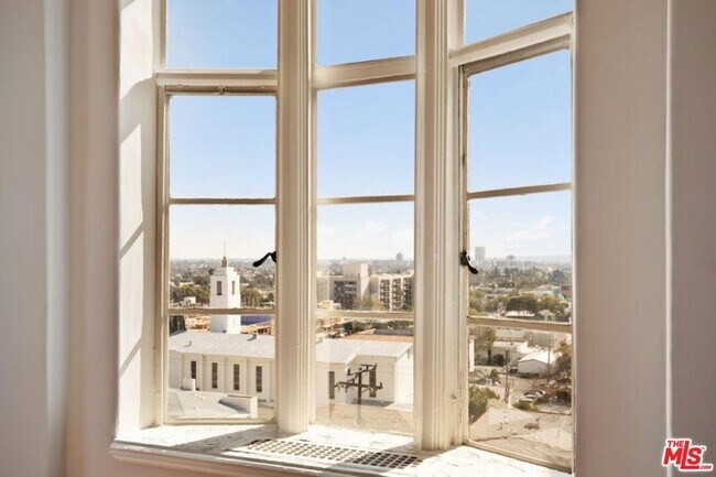 Building Photo - 1314 Hayworth Ave