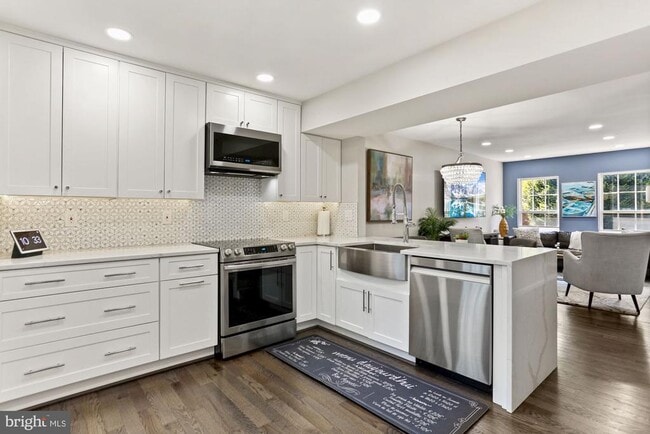 Building Photo - 8078 Sebon Dr