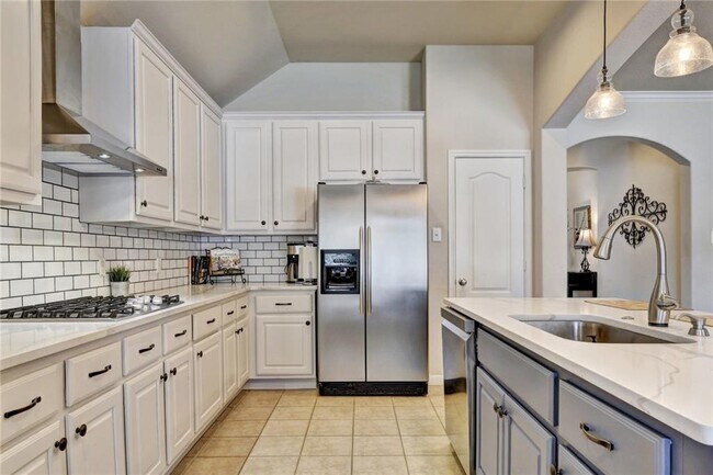 Primary Photo - 2830 Stonecreek Pl
