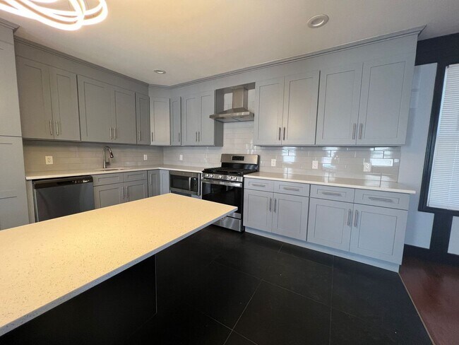 Building Photo - 306 Exchange