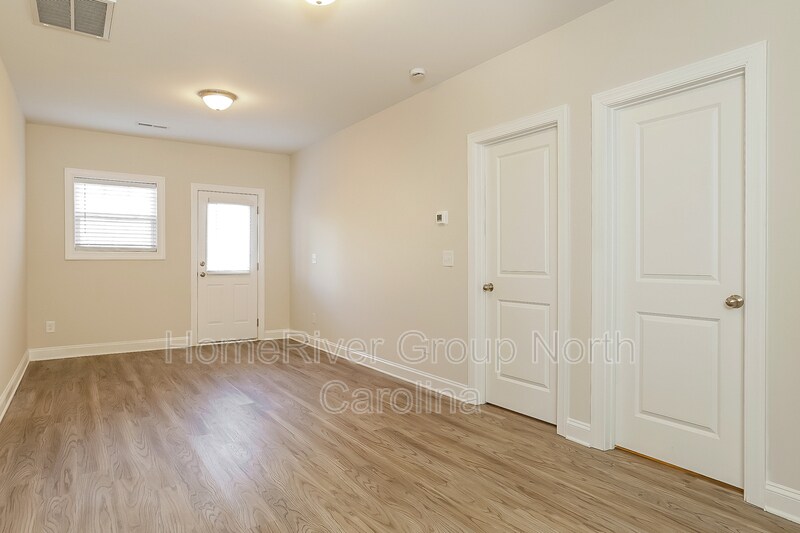 Building Photo - 304 Beaumont Cir
