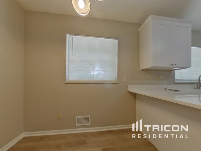Building Photo - 864 Regency Ct NW