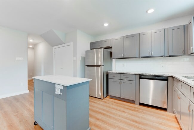 Building Photo - 8635 Sunderland Rd