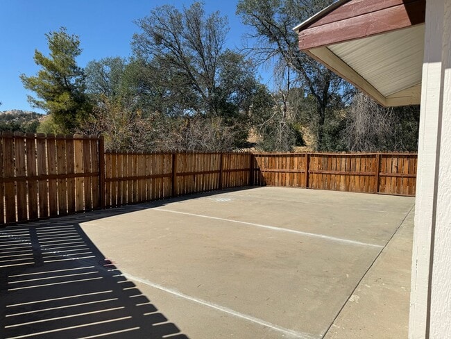 Building Photo - Charming Barndominium Rental with Scenic Foothill Views – Springville, CA