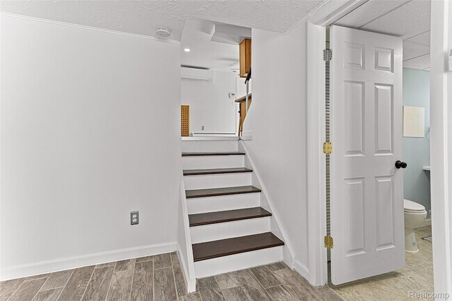 Building Photo - 25690 Glamorgan Dr