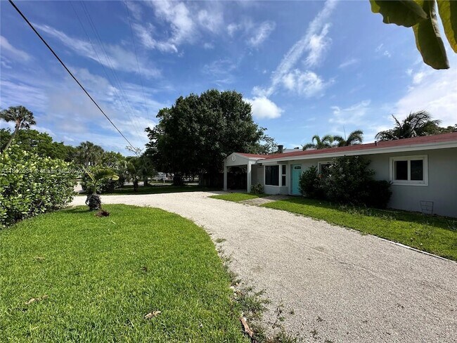 Building Photo - 801 SW 20th Ave