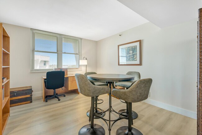 Building Photo - 1648 Jupiter Cove Dr