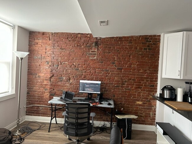 Building Photo - Welcome to Urban Elegance in the Heart of ...