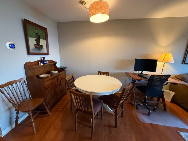 Building Photo - 350 Grovers Ave