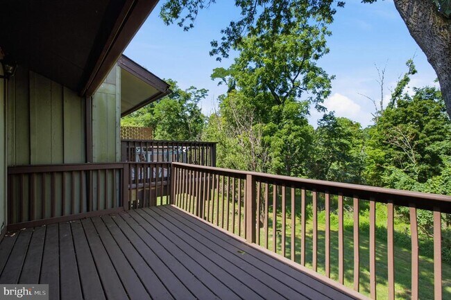 Building Photo - 27 Darien Way