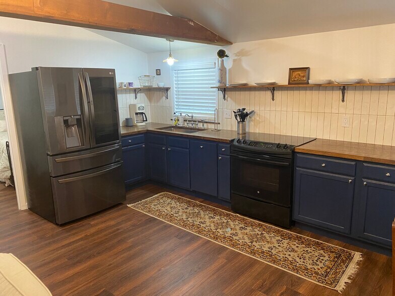 Building Photo - 802 E 26th St