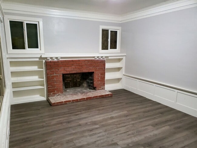 Building Photo - Beautifully Remodeled 5 Bedroom Home.