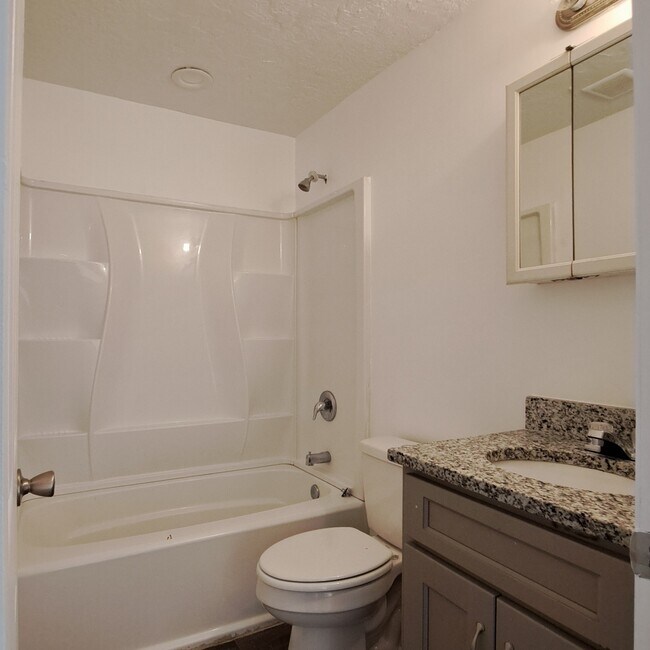 Building Photo - 1987 Erline Dr