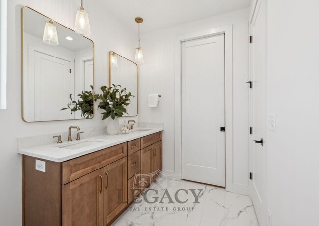 Building Photo - 1019 12th Ave N