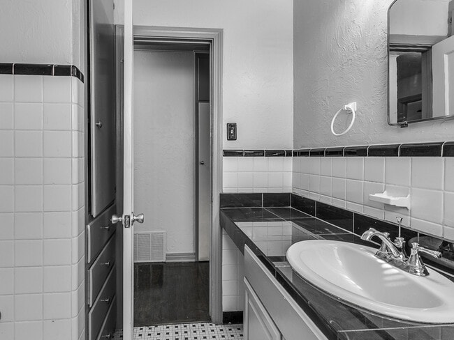 Building Photo - 3816 NW 20th St