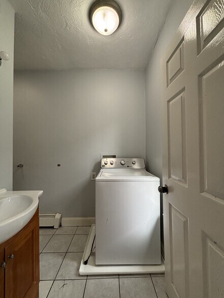 Building Photo - 33 1/2 Barclay St