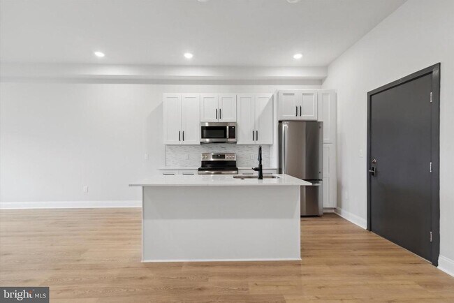 Building Photo - 2157 E Lehigh Ave