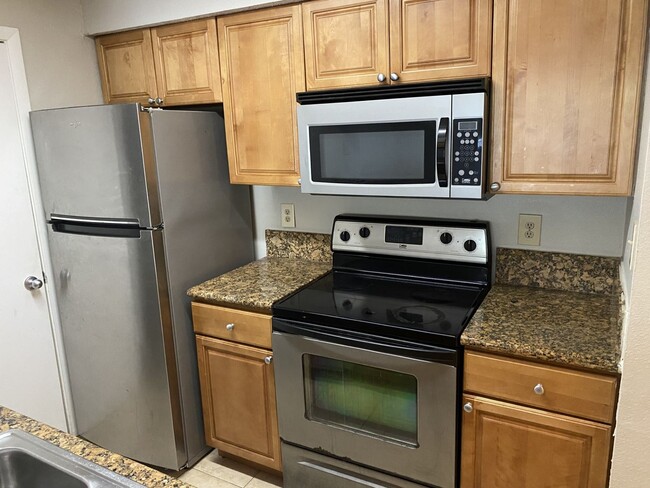 Primary Photo - 1 bedroom 1 bath washer and dryer include