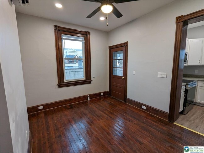 Building Photo - 136 S 8th St
