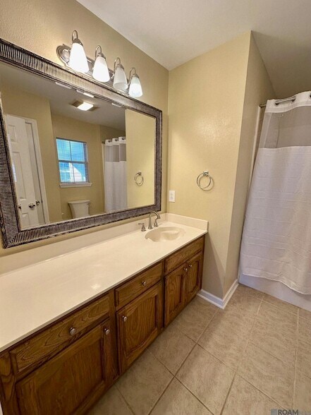 Building Photo - 1428 S Vista Ave