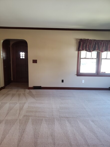 Building Photo - 1003 W 17th St