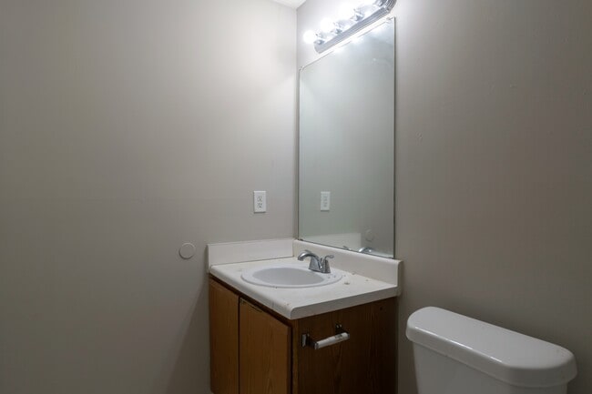 Building Photo - 6302 Fairington Village Dr