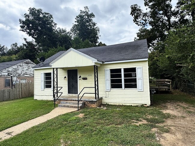 Building Photo - 1231 Waller Ave