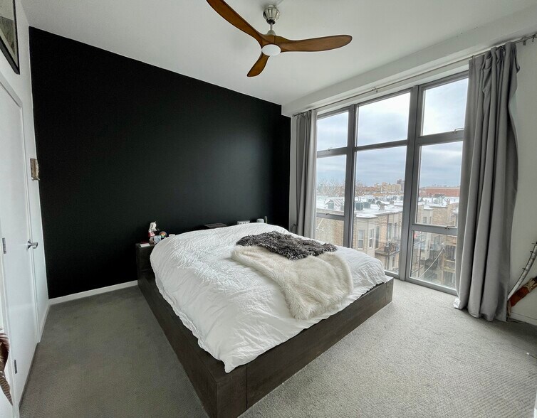 Primary Bedroom - 1000 W Leland Ave