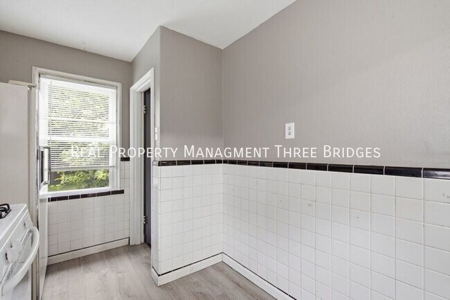 Building Photo - 249 S Hartnett Ave