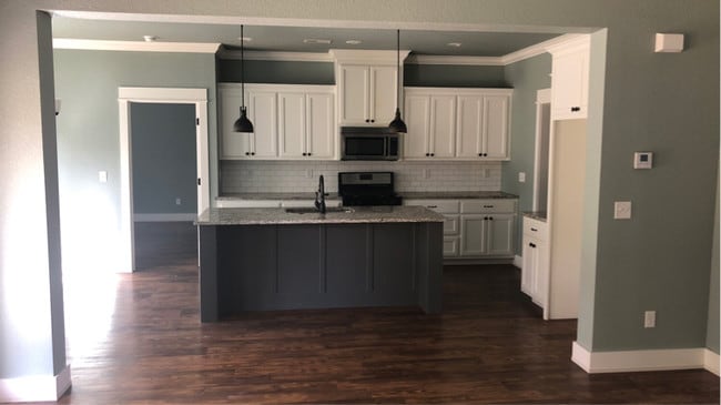 Building Photo - 750 Hawthorn Way