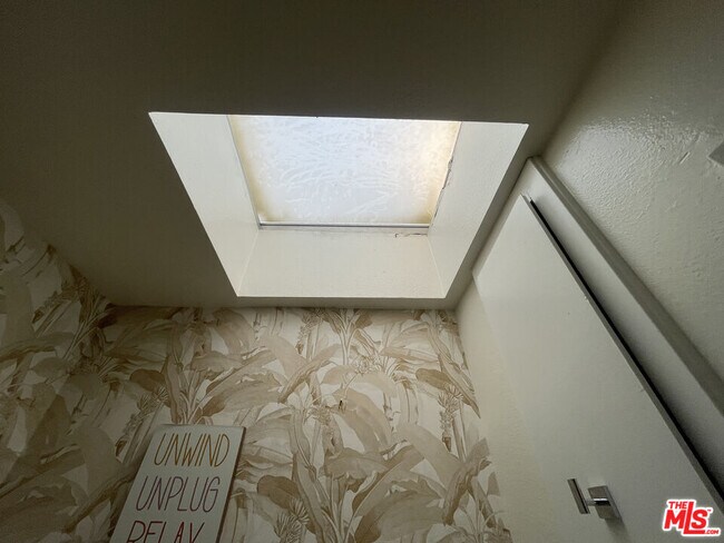 Building Photo - 5245 Coldwater Canyon Ave