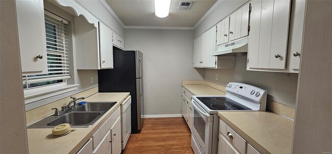 Building Photo - 842 Loder St