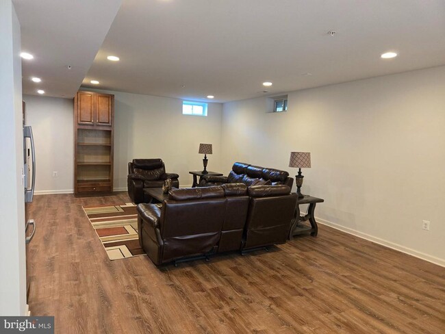 Building Photo - 17 Moonlight Trail Ct
