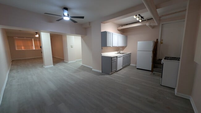 Building Photo - 5459 S Everett Ave