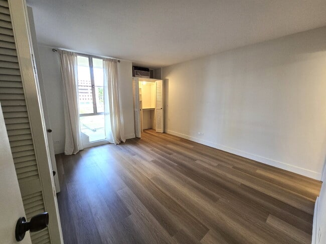 Building Photo - Large 2br/2ba/1pkg Condo near Blaisdell!