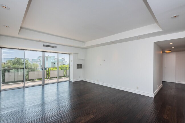 Building Photo - 1155 N La Cienega Blvd