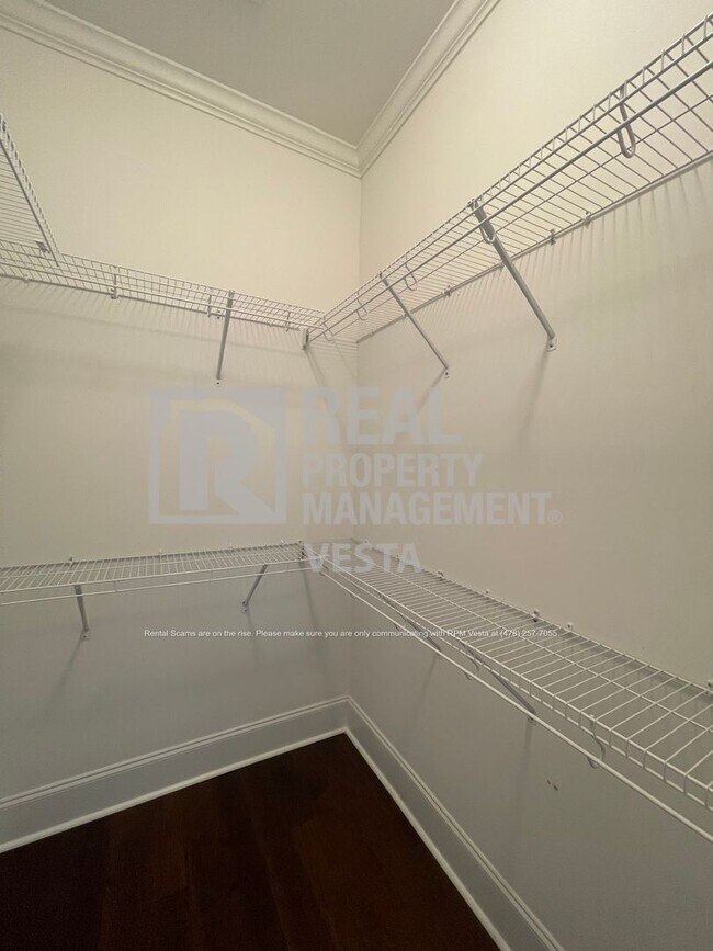 Building Photo - 435 New St