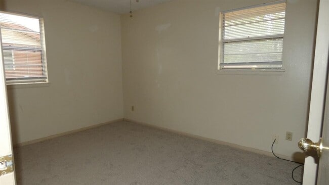 Building Photo - 515 SW 69th St
